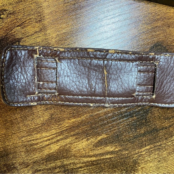 EUC Coach shoulder bag brown tan with gold accents - Picture 16 of 16